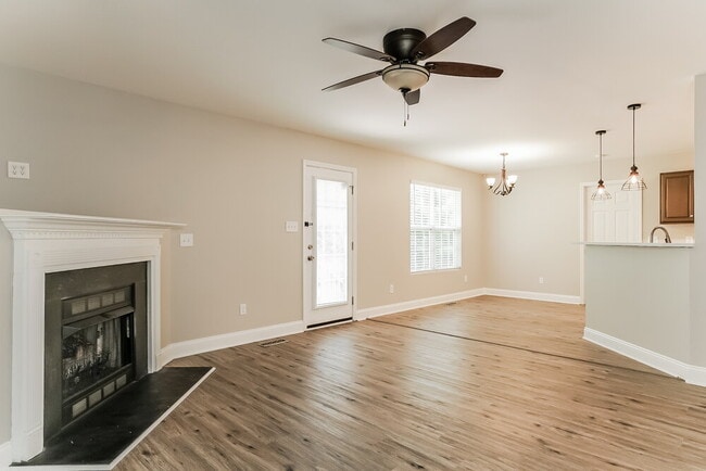 Photo - 143 Locket Dr