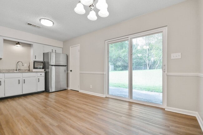 Photo - Pet Friendly Three Bedroom!