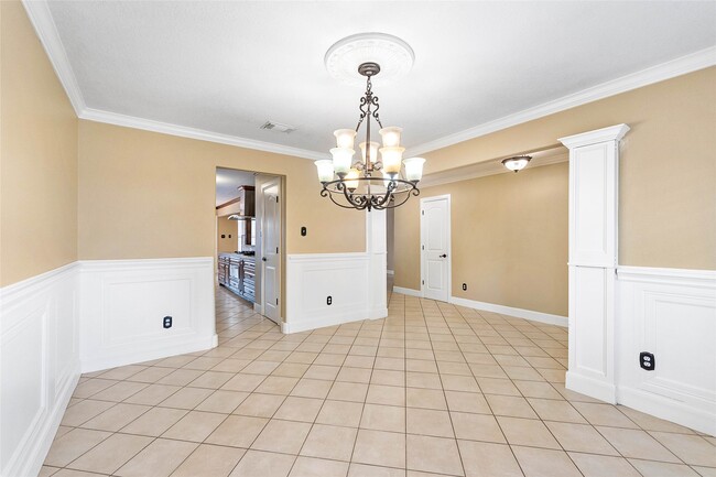 Photo - 7811 Fall Glen Dr