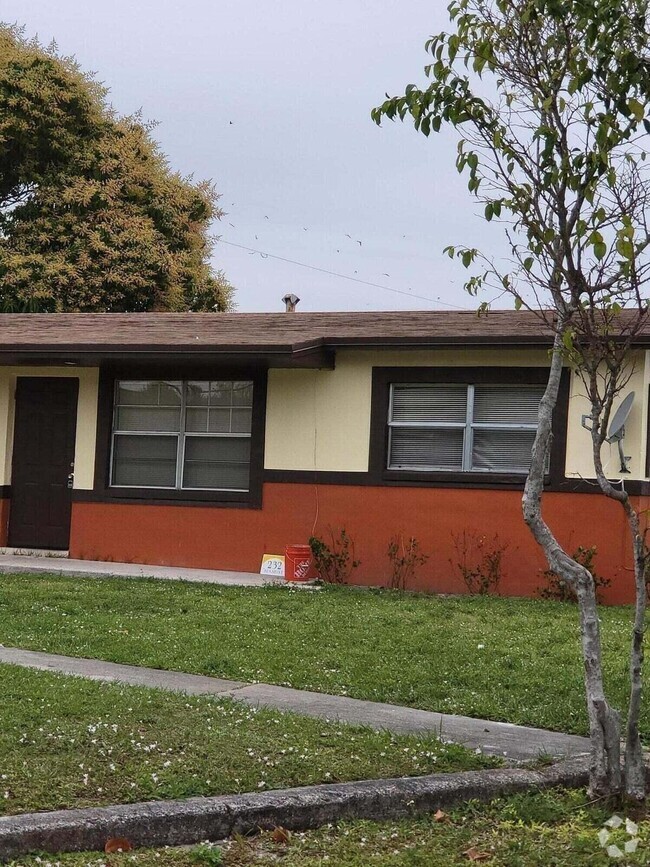 Building Photo - 232 SW 15th Ave Rental
