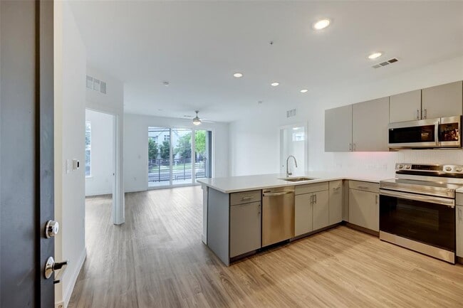 Photo - 4801 Springdale Rd Unidad 1101