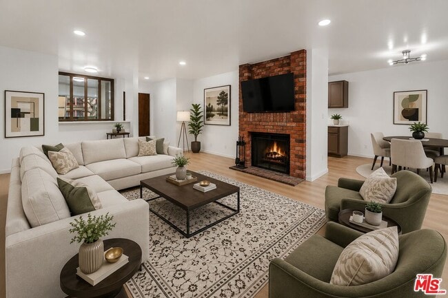 Building Photo - 406 N Oakhurst Dr Unit 202
