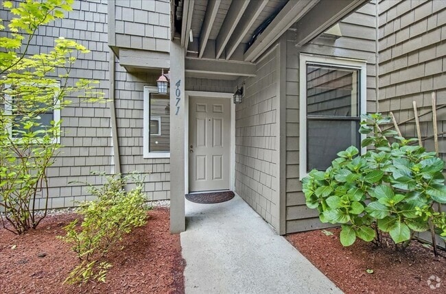 Building Photo - 3Bd/2Ba Issaquah Condo Unit 1039