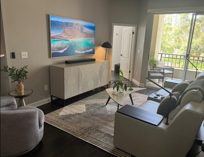 Photo - 708 Promenade Pl