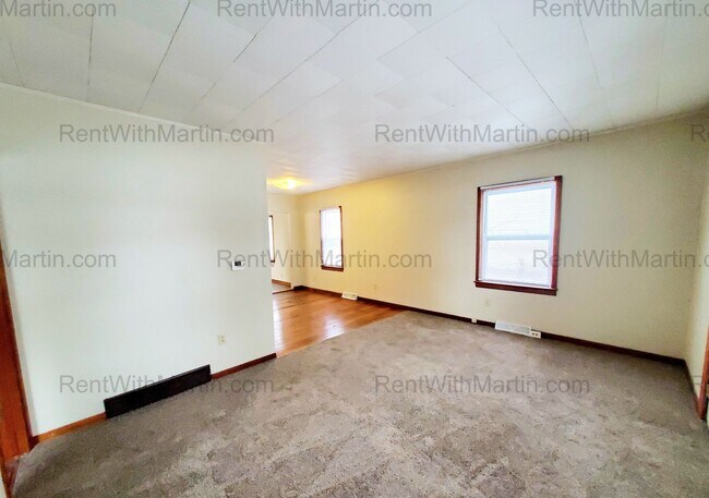 Photo - FOR RENT- Fully Remodeled home In the quiet Spring View neighborhood of Waterloo! Pets ok!