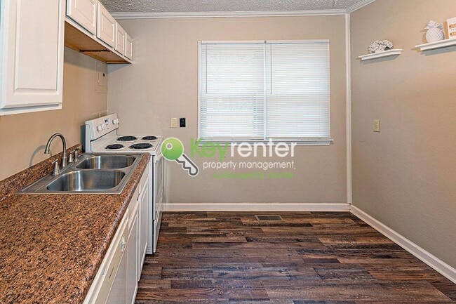 Photo - Beautiful Single Family Home - Walking distance to Schools and Downtown