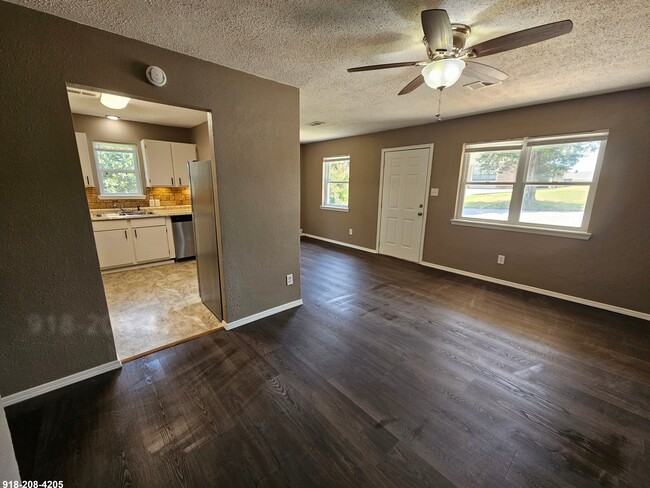 Photo - 1601 N Hills Blvd Unit 1603 N Hills Blvd