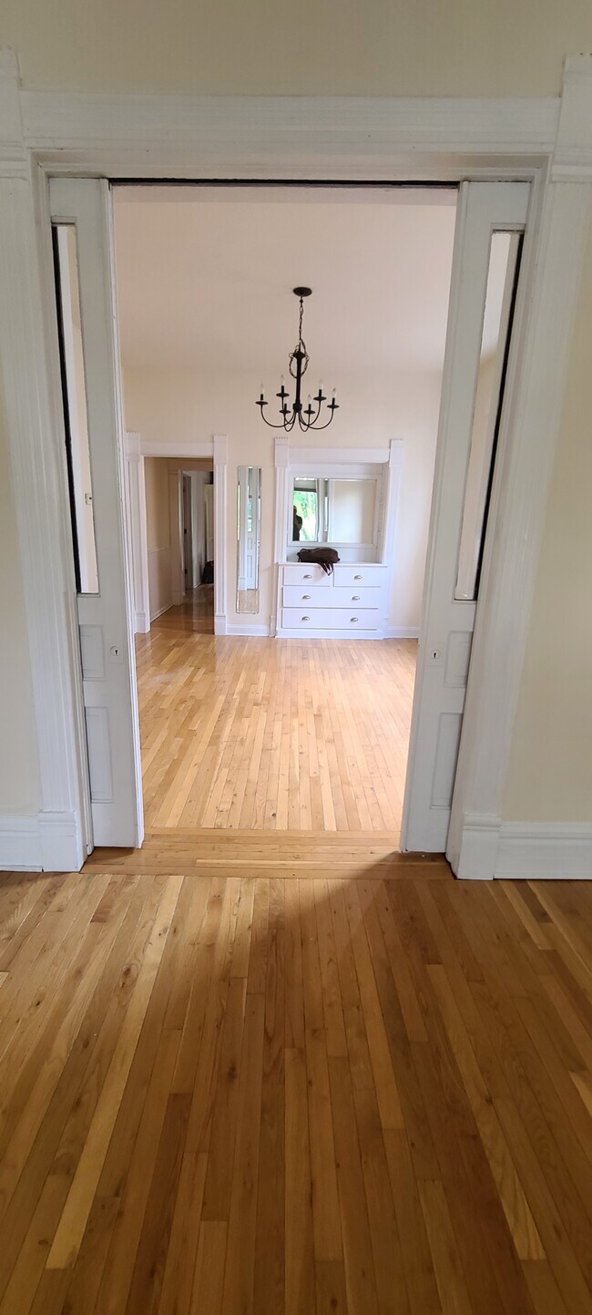 3363 S Lowe Ave Unit 2nd Floor
