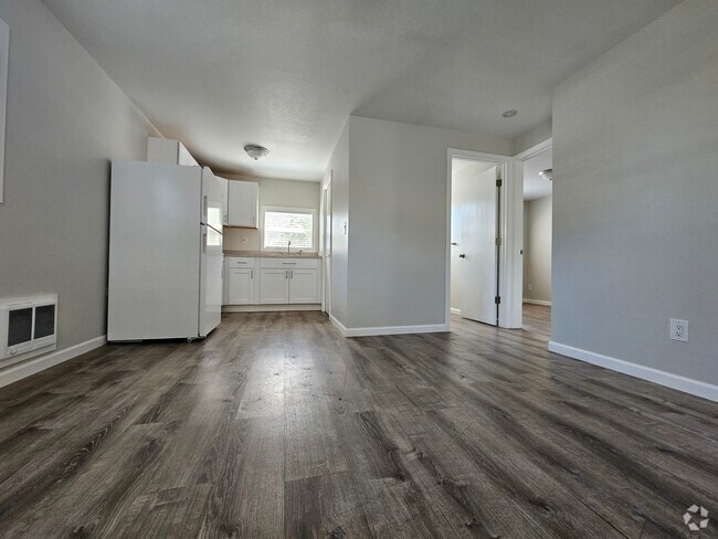 Building Photo - 3220 SE Rockwood St Unit 3220 Rental