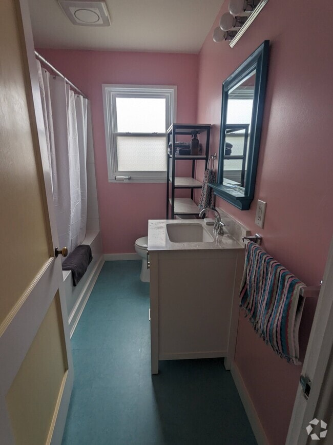 Building Photo - 203 Park St Rental