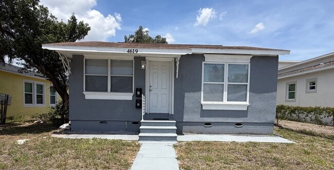 Building Photo - 4619 Unit 02
