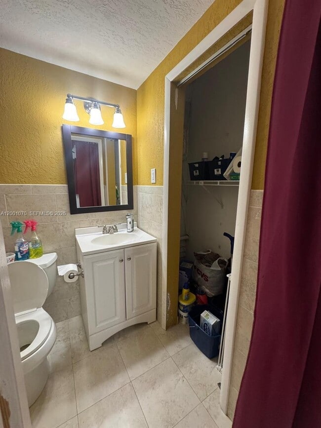 Photo - 5501 SW 89th Ave Unidad 2