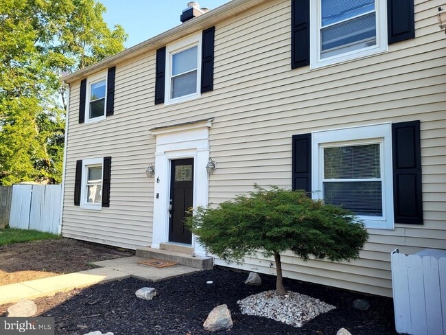 6 Tudor Ct