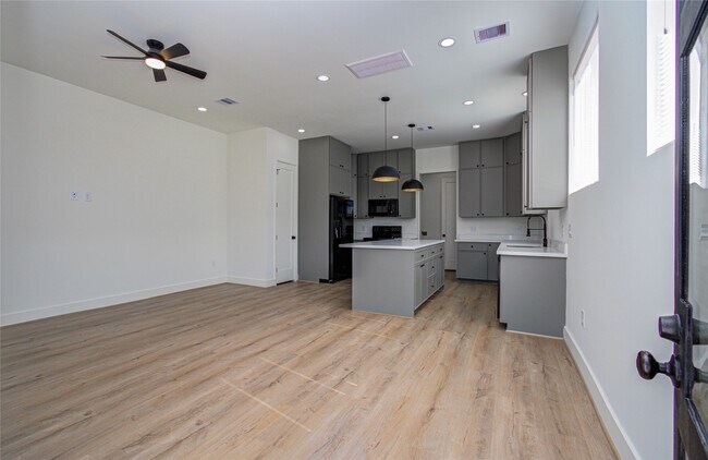 Photo - 1506 McKee St Unidad A