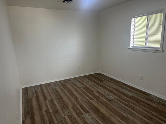 Photo - Heights complex Unidad 4507A N ILLINOIS AVE-1