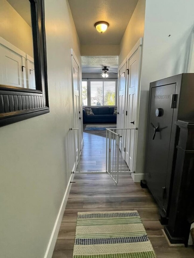 5568 Rokeby Ln