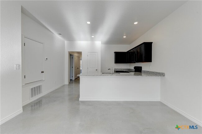 Photo - 526 Lost Trl