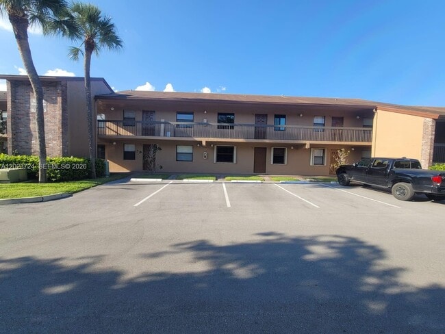 Building Photo - 10005 Winding Lake Rd Unit 204