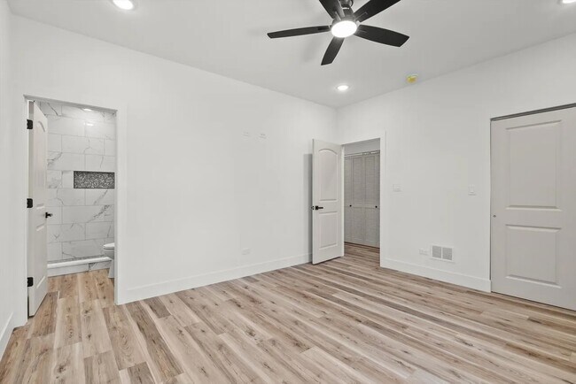 Photo - 6538 S Rhodes Ave