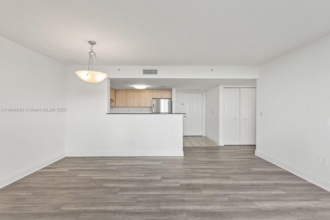 Building Photo - 3000 Coral Wy Unit 1211 Rental
