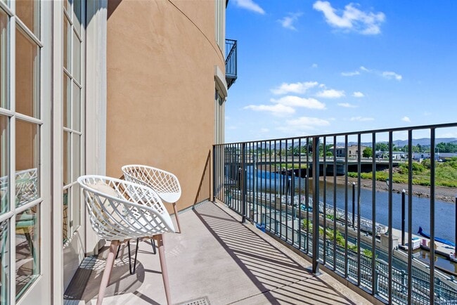 Fully Furnished Condo in the prestigious R... - Fully Furnished Condo in the prestigious R... Unit 214