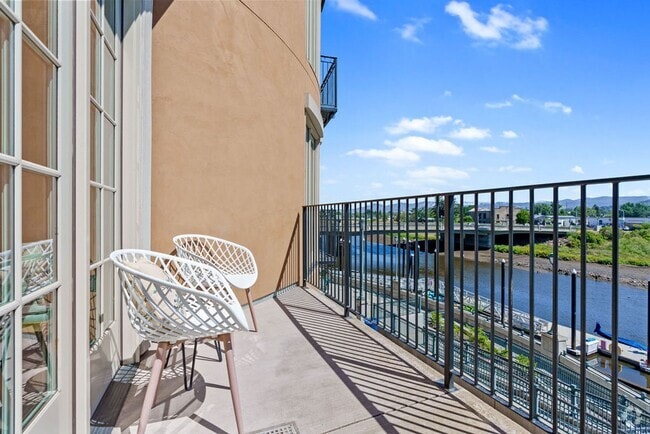 Building Photo - Fully Furnished Condo in the prestigious R... Unit 214