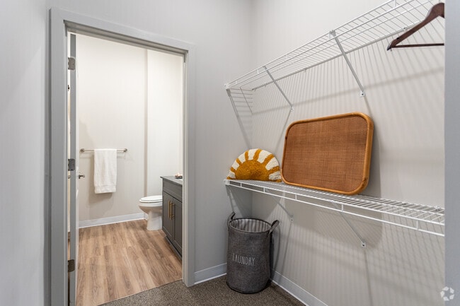 4BR, 4BA - 1,347SF - Primary Closet