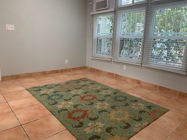 Photo - 2549 E Glenn St