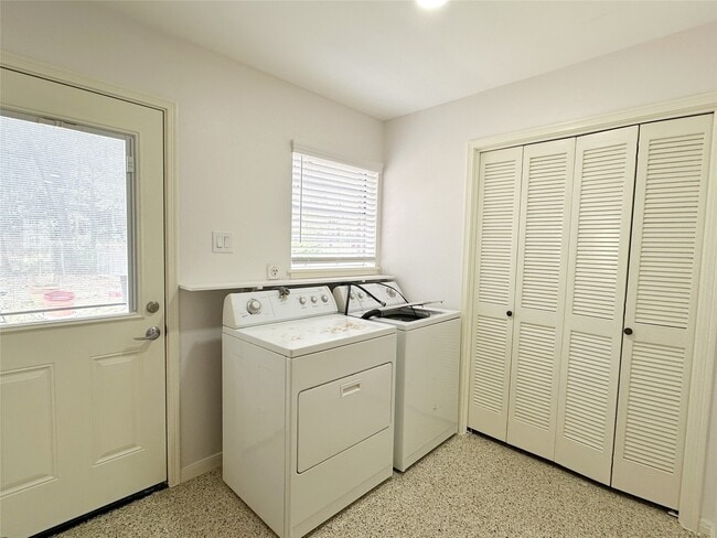 Photo - 24342 Webb St