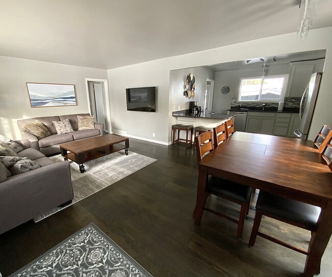 Fotografía del edificio - 237 Fair Park Dr