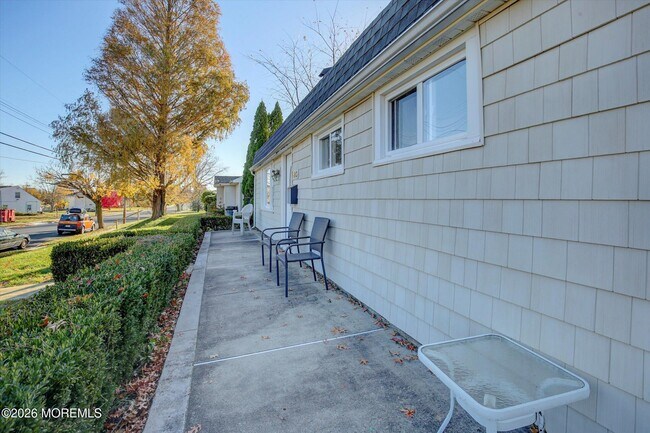 980 Woodgate Ave