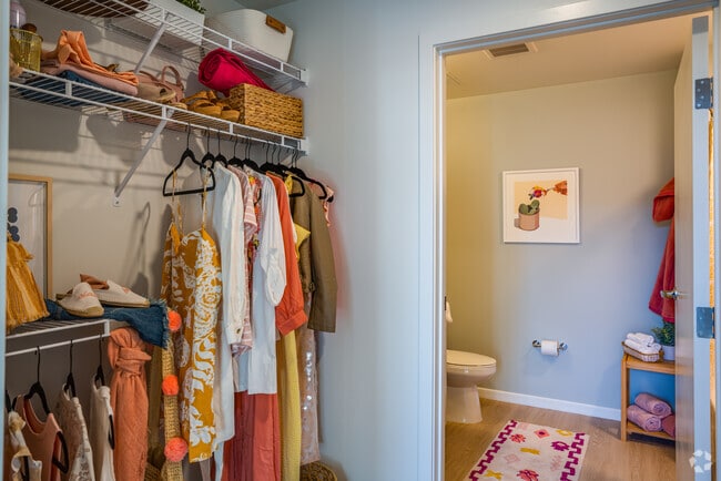 2 BR, 2 BA - 714SF