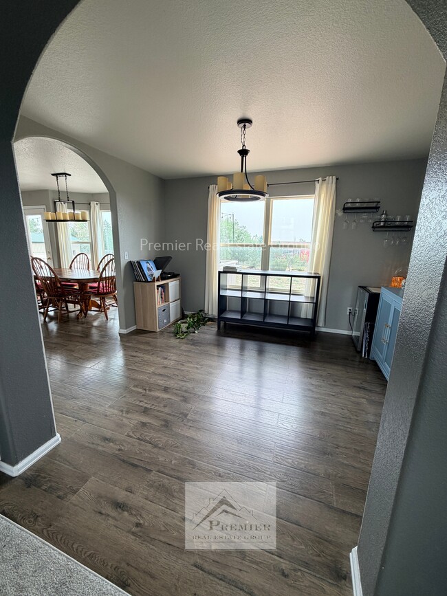 Photo - 7927 Buschborn Rd