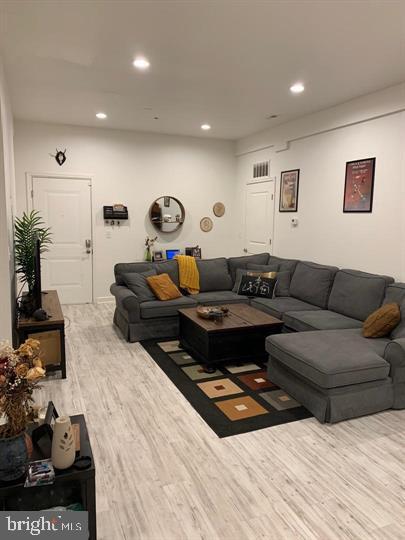 Building Photo - 980 N Marshall St Unit 1