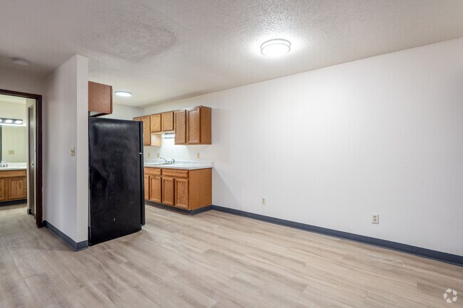 1BR, 1BA - 620SF - Dining Room