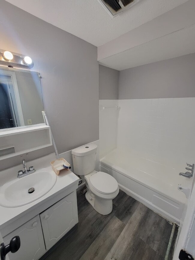 Photo - 14835 Euclid Ave Unit 301