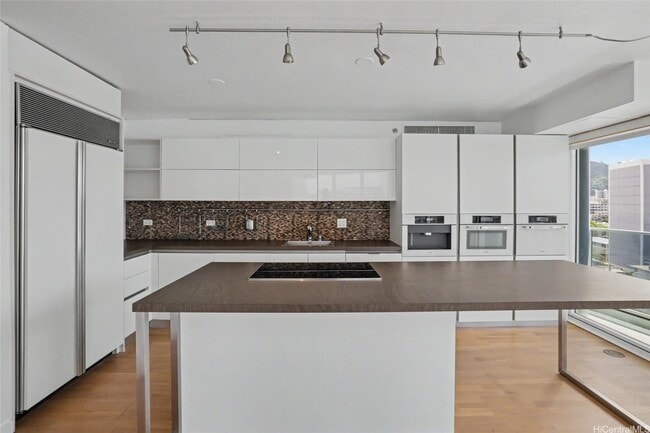 Photo - 1296 Kapiolani Blvd Unidad Moana Pacific Luxury 3BR Condo
