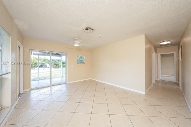 Photo - 900 W Bloxham St