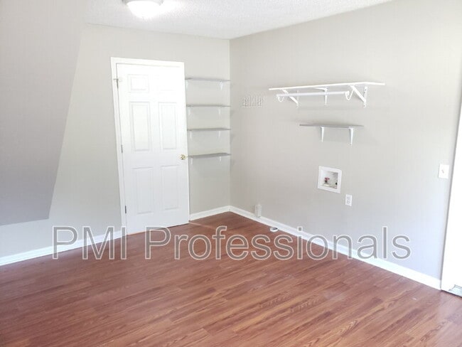 218 Beechwood Cir