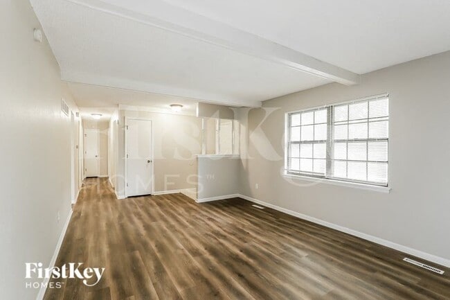 Photo - 400 SW Oxford Dr