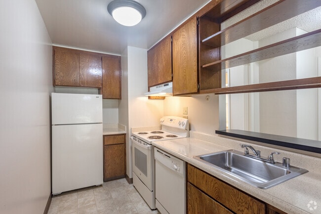 1BR, 1BA - 620SF