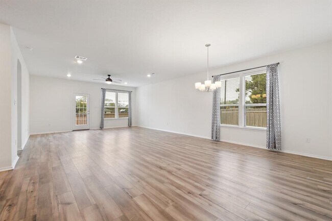 Photo - 100 Jarbridge Dr