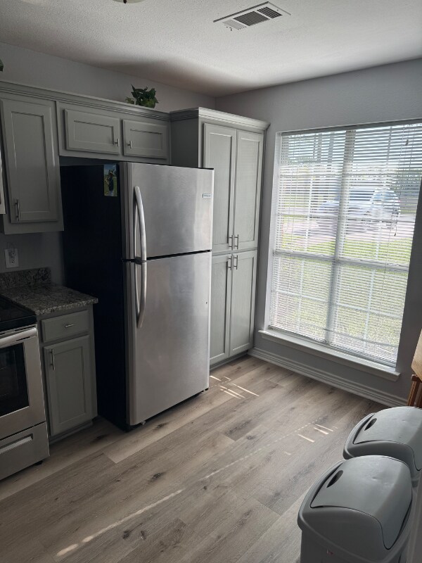 Photo - 914-916-916 S Interurban St Apartment Unit 914