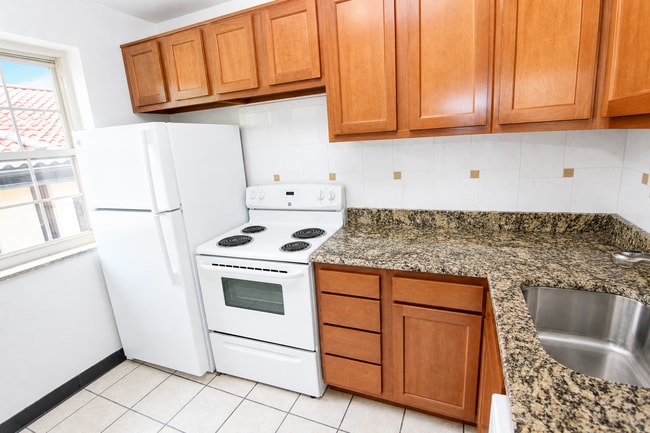 Photo - MONTROSE MANOR APARTMENTS -- 023