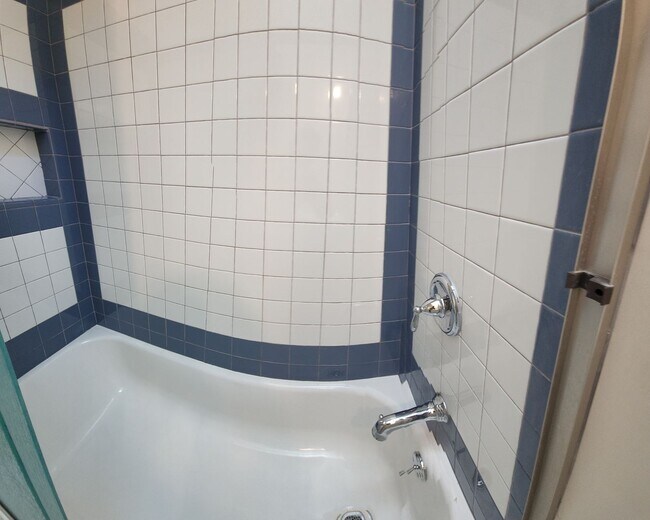 Photo - Large 5 Bedroom Home close to Poly Campus!!