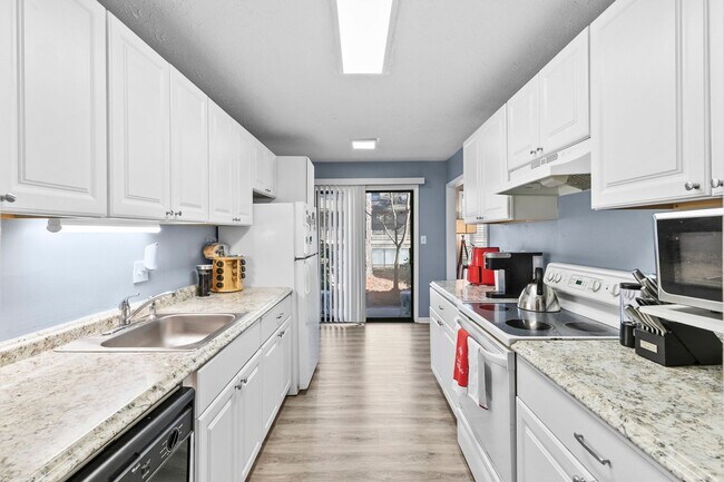 Photo - 8740 Roswell Rd