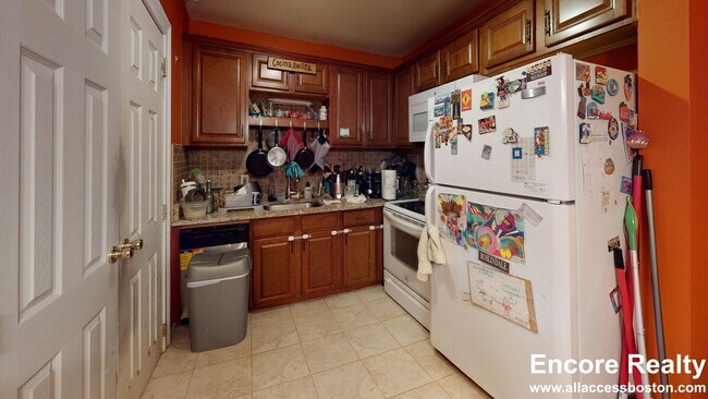 Building Photo - 8 Kittredge St Unit 6