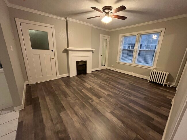 1137 N Sherman St Unidad Blenheim - Unit 4