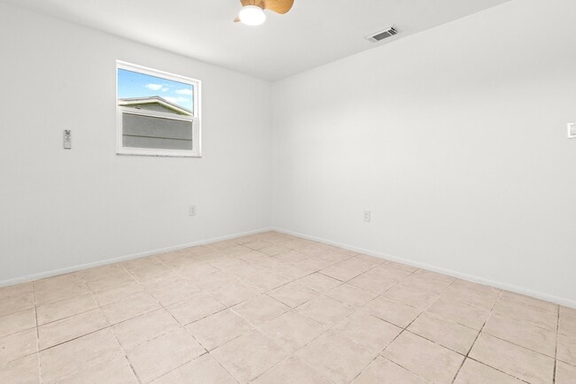 Photo - 1057 Tropical Ave NW