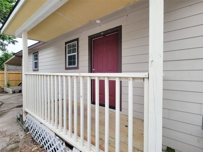 Photo - 6807 Foster St